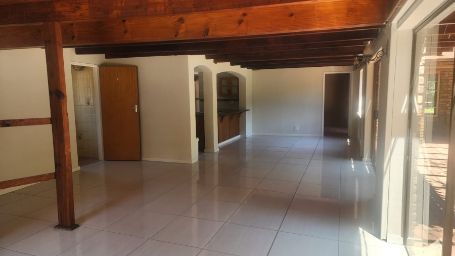 7 Bedroom Property for Sale in Glen Austin Gauteng