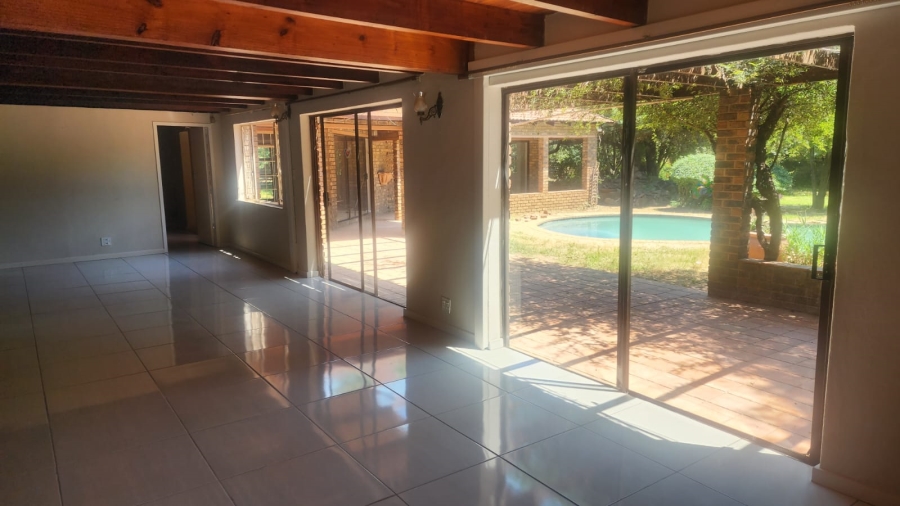 7 Bedroom Property for Sale in Glen Austin Gauteng