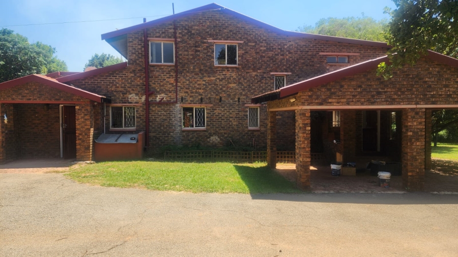 7 Bedroom Property for Sale in Glen Austin Gauteng