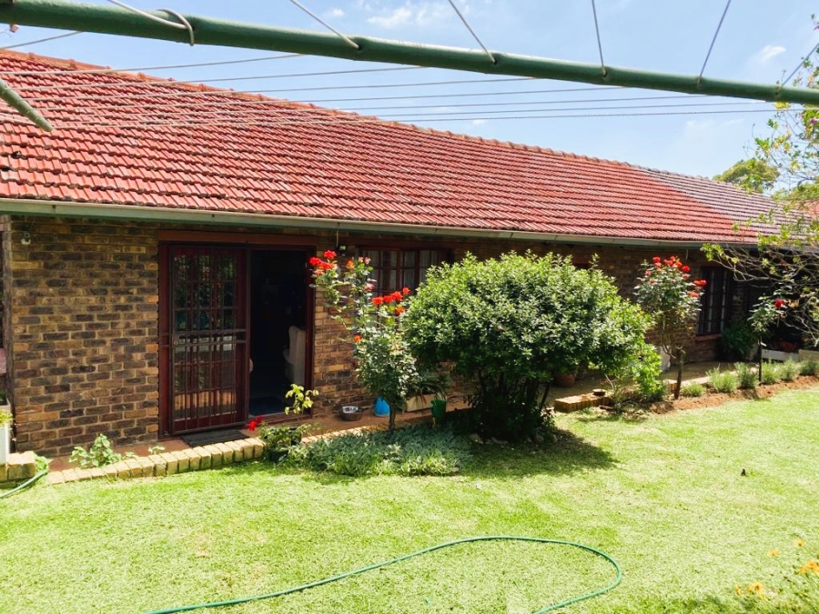 7 Bedroom Property for Sale in Glen Austin Gauteng