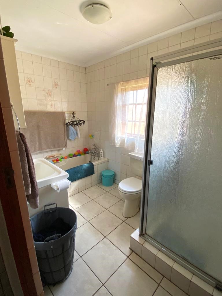 7 Bedroom Property for Sale in Glen Austin Gauteng