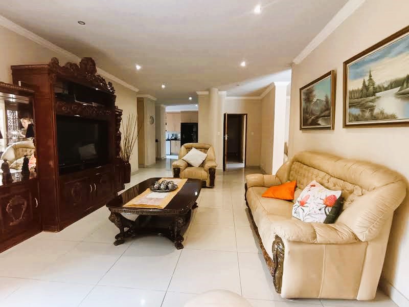 4 Bedroom Property for Sale in Eldoglen Gauteng