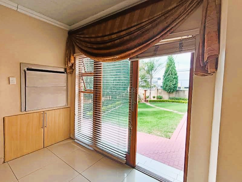 4 Bedroom Property for Sale in Eldoglen Gauteng