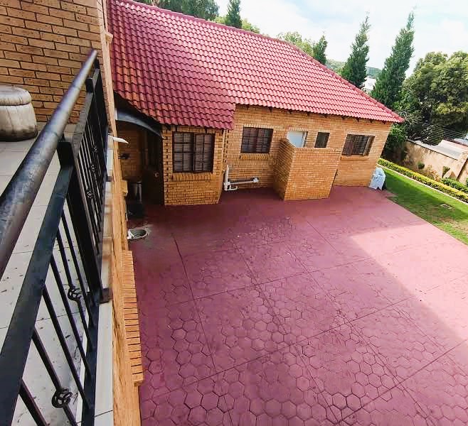 4 Bedroom Property for Sale in Eldoglen Gauteng