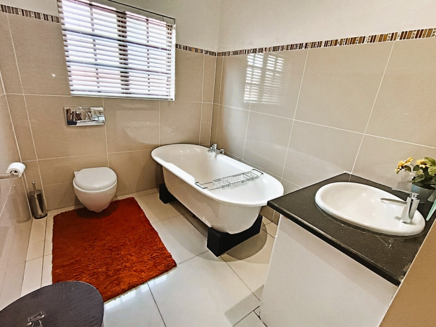 4 Bedroom Property for Sale in Eldoglen Gauteng