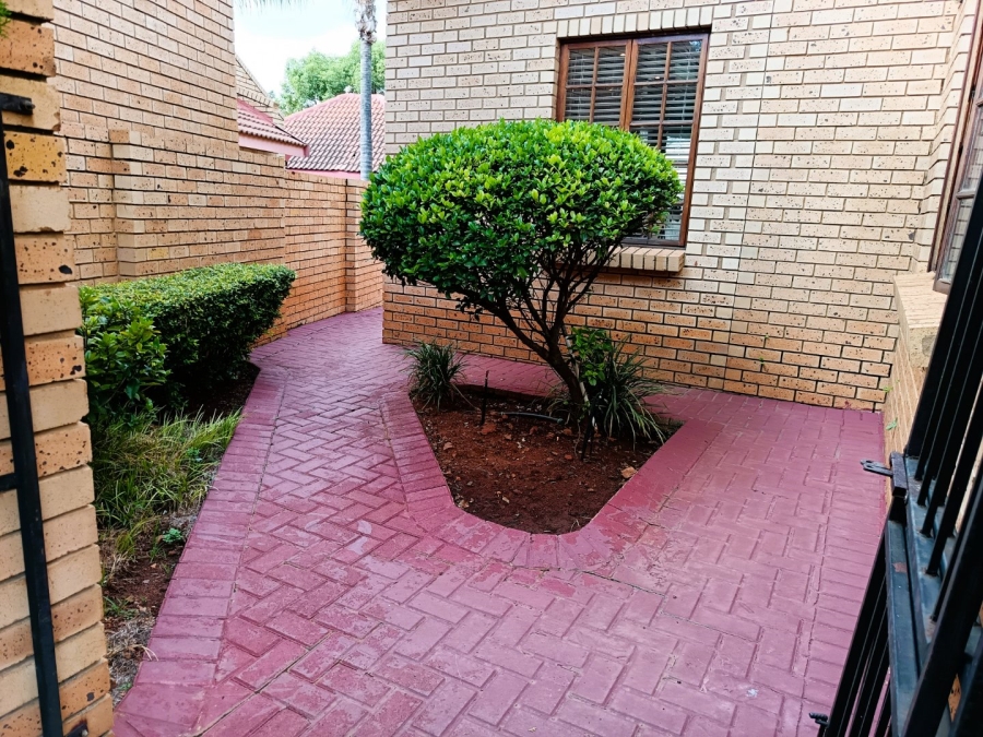 4 Bedroom Property for Sale in Eldoglen Gauteng