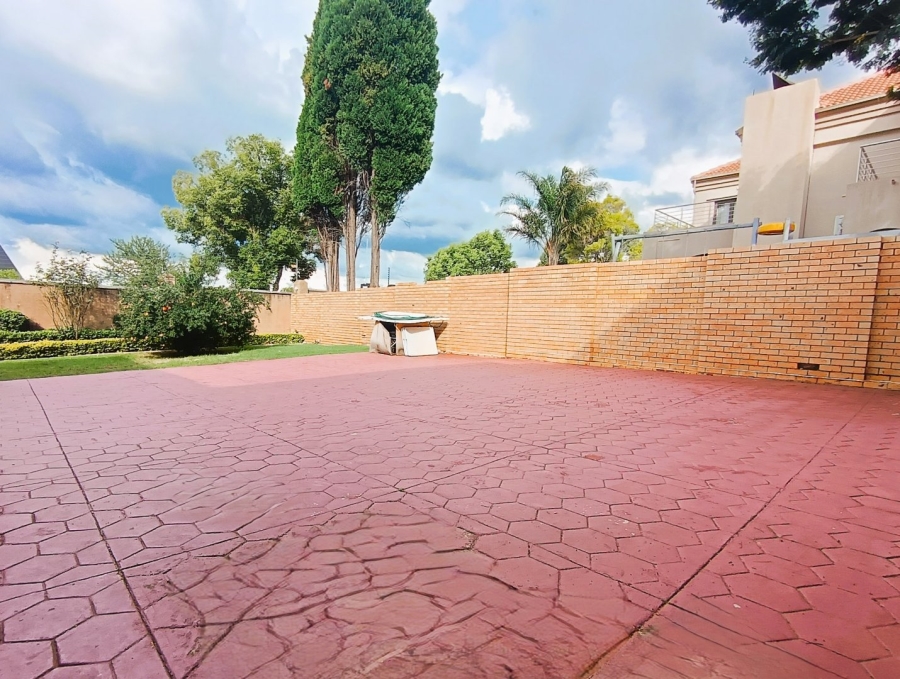 4 Bedroom Property for Sale in Eldoglen Gauteng