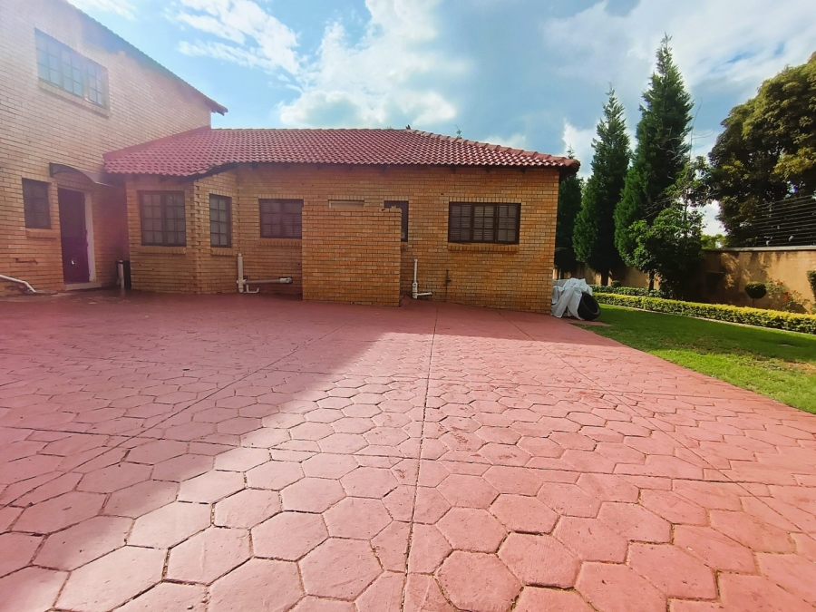 4 Bedroom Property for Sale in Eldoglen Gauteng