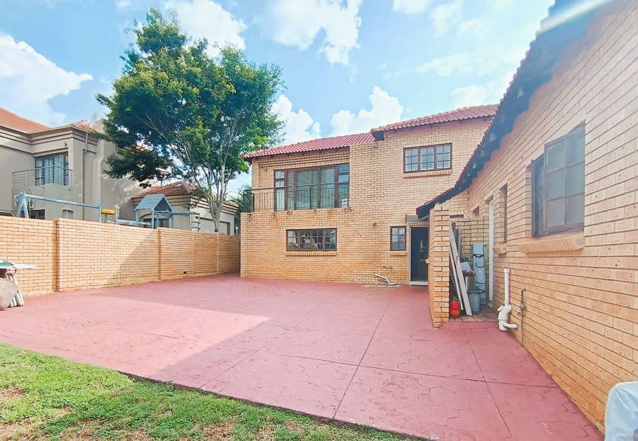 4 Bedroom Property for Sale in Eldoglen Gauteng