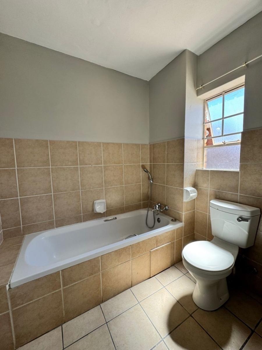 2 Bedroom Property for Sale in Noordwyk Gauteng