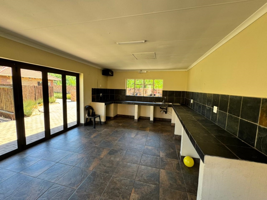 2 Bedroom Property for Sale in Noordwyk Gauteng