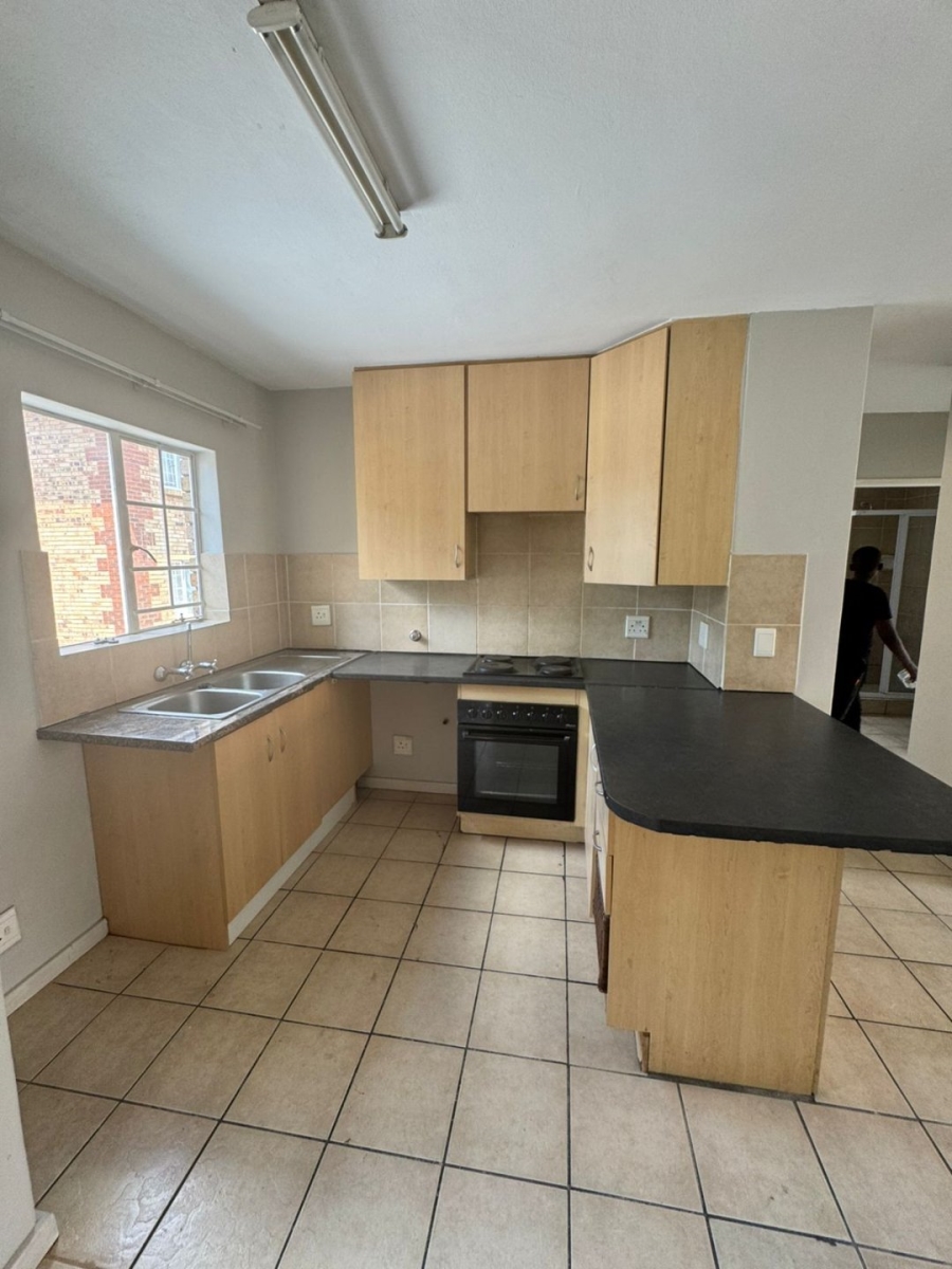 2 Bedroom Property for Sale in Noordwyk Gauteng