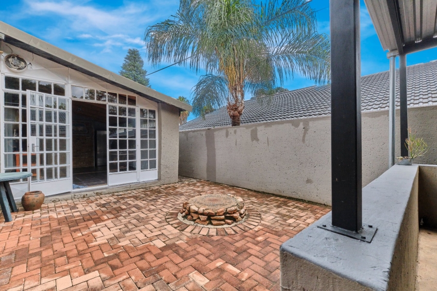 4 Bedroom Property for Sale in Strubensvallei Gauteng