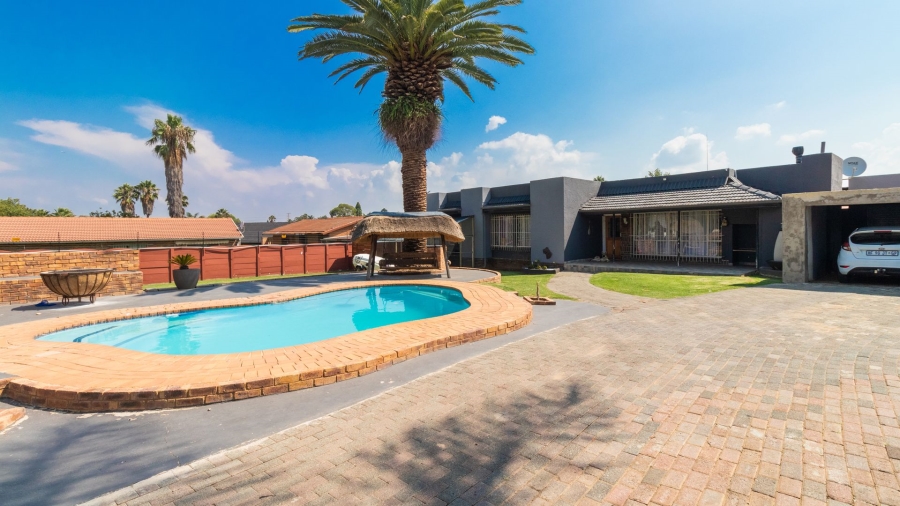 3 Bedroom Property for Sale in Birchleigh Gauteng