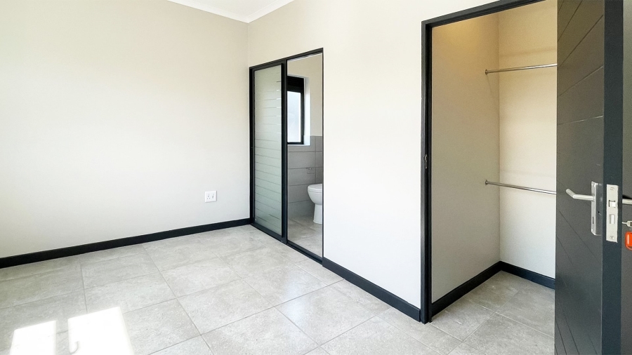 To Let 1 Bedroom Property for Rent in Helderfontein Estate Gauteng