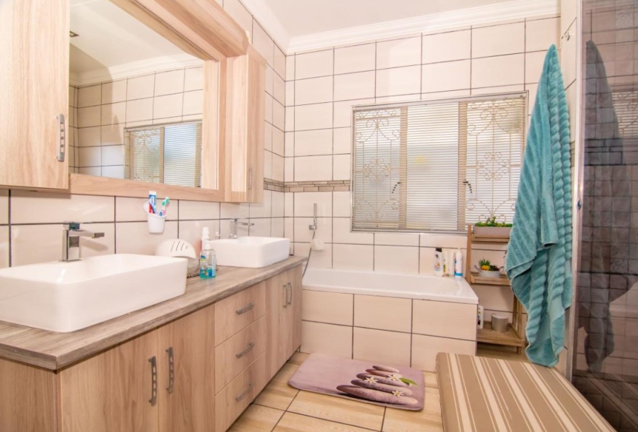 3 Bedroom Property for Sale in Homestead Gauteng