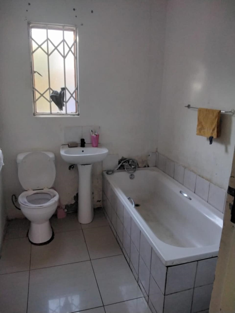 2 Bedroom Property for Sale in Lotus Gardens Gauteng