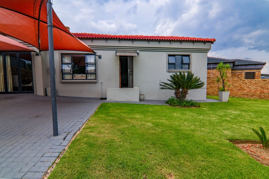 2 Bedroom Property for Sale in Noordwyk Gauteng