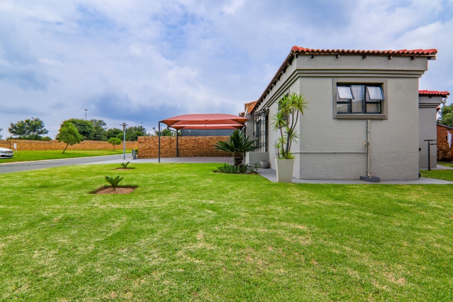 2 Bedroom Property for Sale in Noordwyk Gauteng