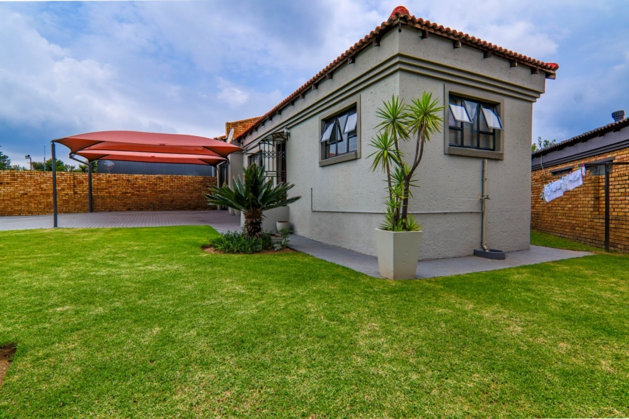 2 Bedroom Property for Sale in Noordwyk Gauteng