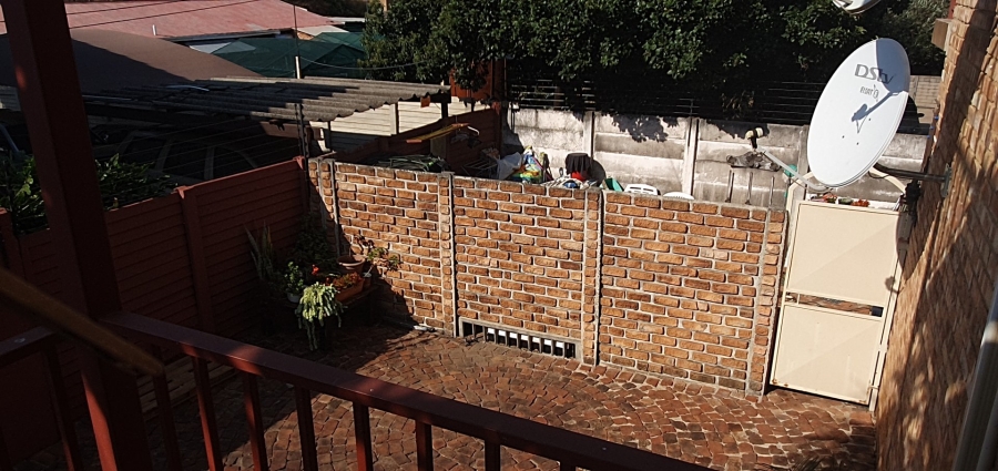 2 Bedroom Property for Sale in Mountain View Gauteng