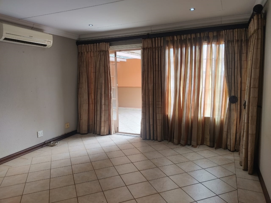 2 Bedroom Property for Sale in Florauna Gauteng