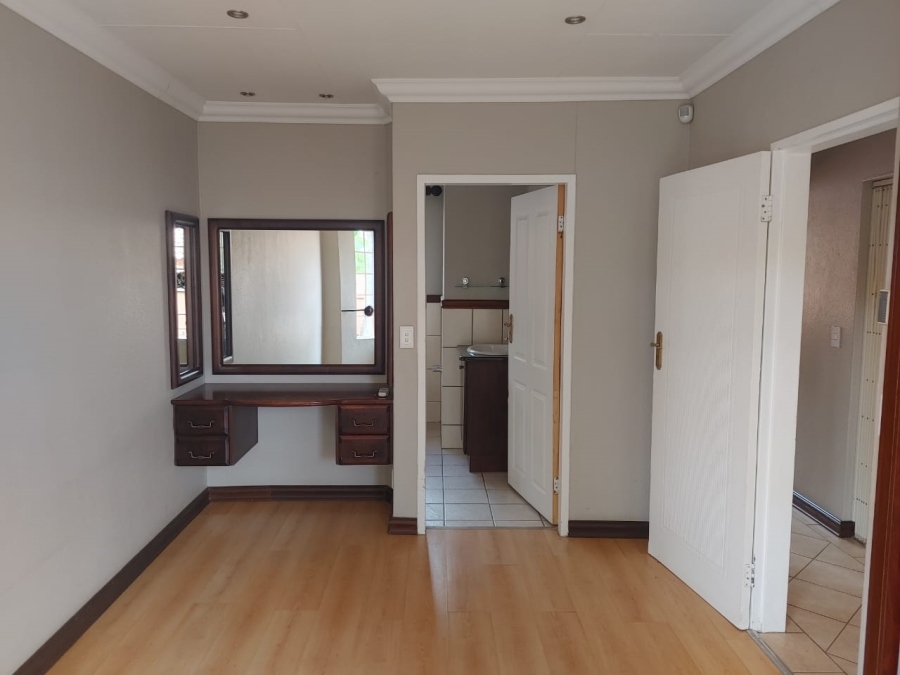 2 Bedroom Property for Sale in Florauna Gauteng