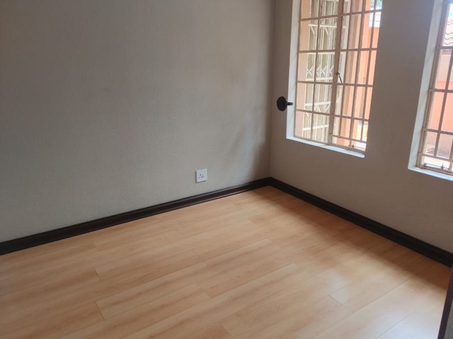 2 Bedroom Property for Sale in Florauna Gauteng