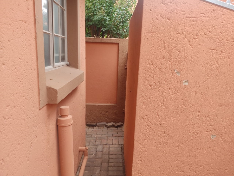 2 Bedroom Property for Sale in Florauna Gauteng