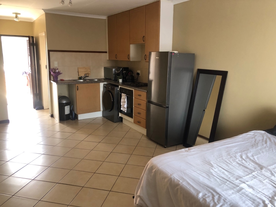 1 Bedroom Property for Sale in Noordwyk Gauteng