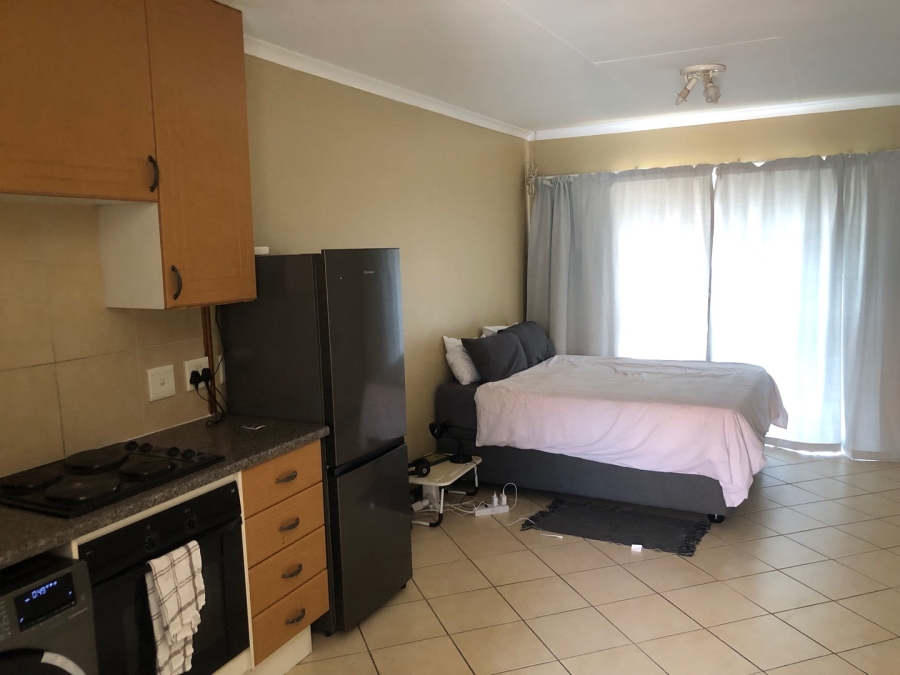 1 Bedroom Property for Sale in Noordwyk Gauteng