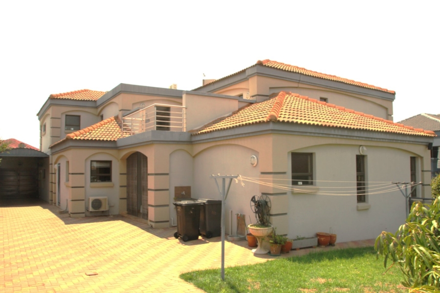 5 Bedroom Property for Sale in Savannah Hills Estate Gauteng