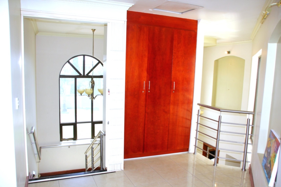 5 Bedroom Property for Sale in Savannah Hills Estate Gauteng