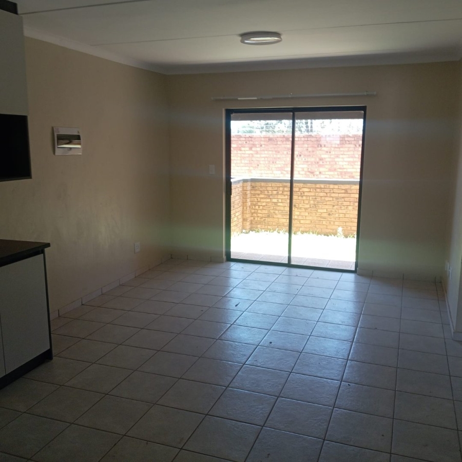 To Let 2 Bedroom Property for Rent in Cloverdene Gauteng