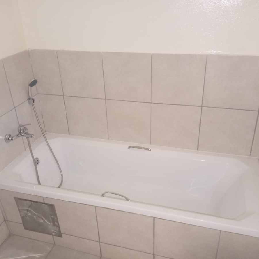 To Let 2 Bedroom Property for Rent in Cloverdene Gauteng