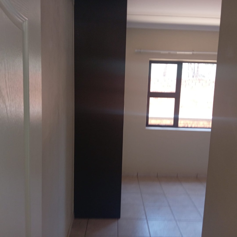 To Let 2 Bedroom Property for Rent in Cloverdene Gauteng