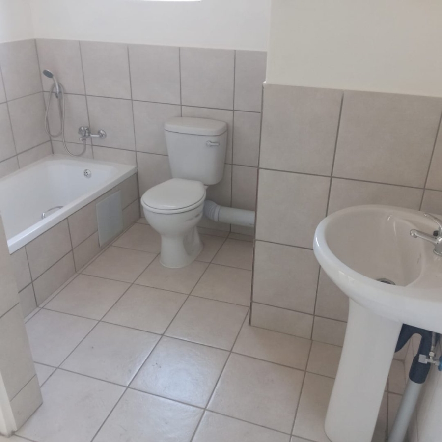 To Let 3 Bedroom Property for Rent in Cloverdene Gauteng