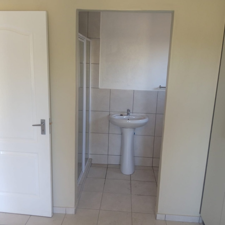 To Let 3 Bedroom Property for Rent in Cloverdene Gauteng