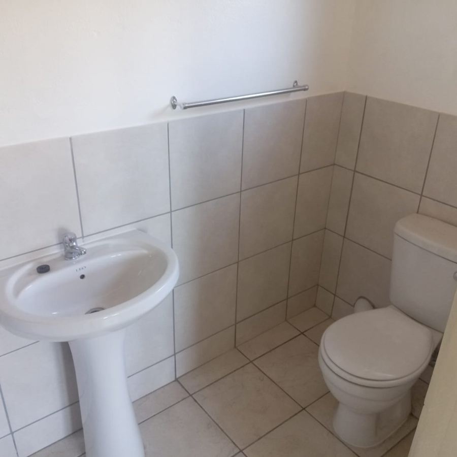 To Let 3 Bedroom Property for Rent in Cloverdene Gauteng