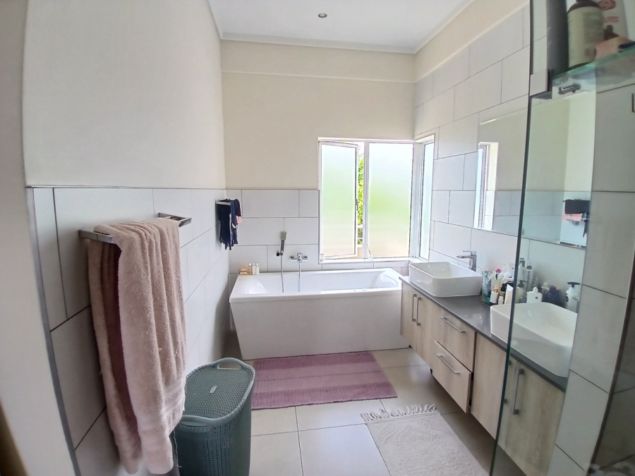 4 Bedroom Property for Sale in Midstream Ridge Gauteng