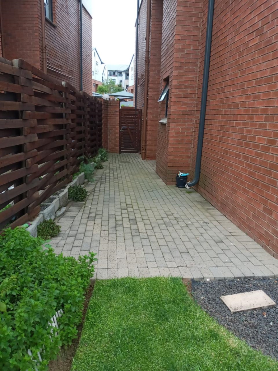 To Let 3 Bedroom Property for Rent in Olivedale Gauteng