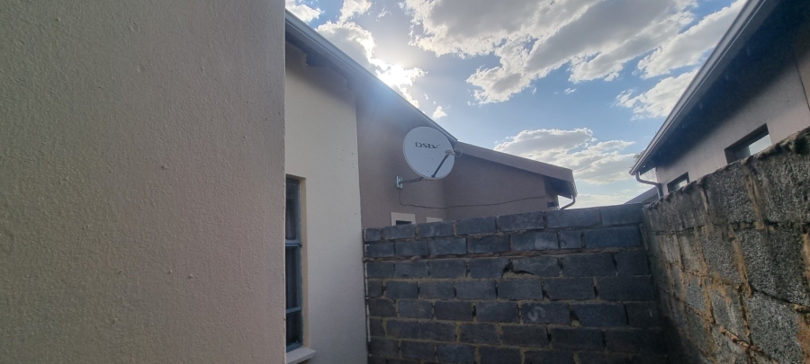 2 Bedroom Property for Sale in Fleurhof Gauteng