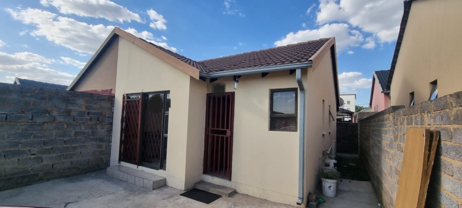 2 Bedroom Property for Sale in Fleurhof Gauteng