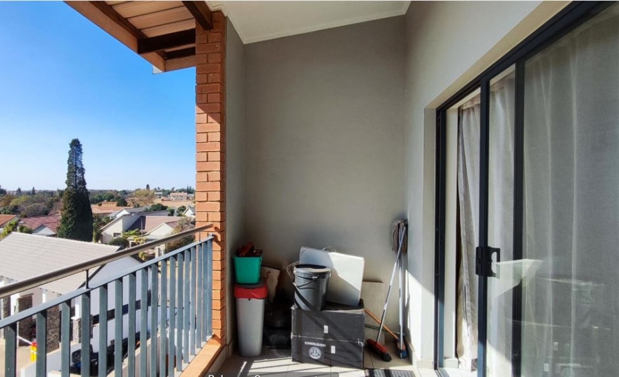 2 Bedroom Property for Sale in Glen Marais Gauteng