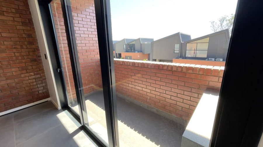 To Let 2 Bedroom Property for Rent in Broadacres Gauteng