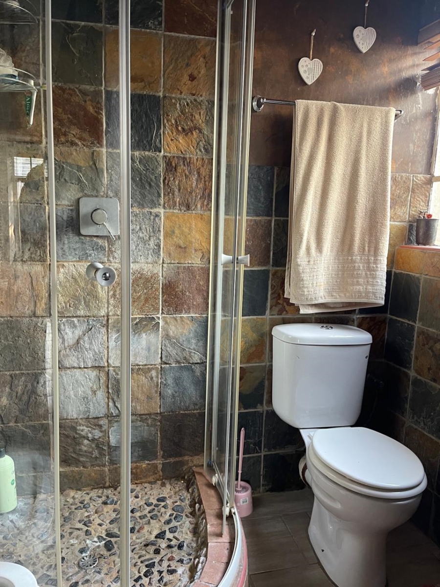 5 Bedroom Property for Sale in Valhalla Gauteng