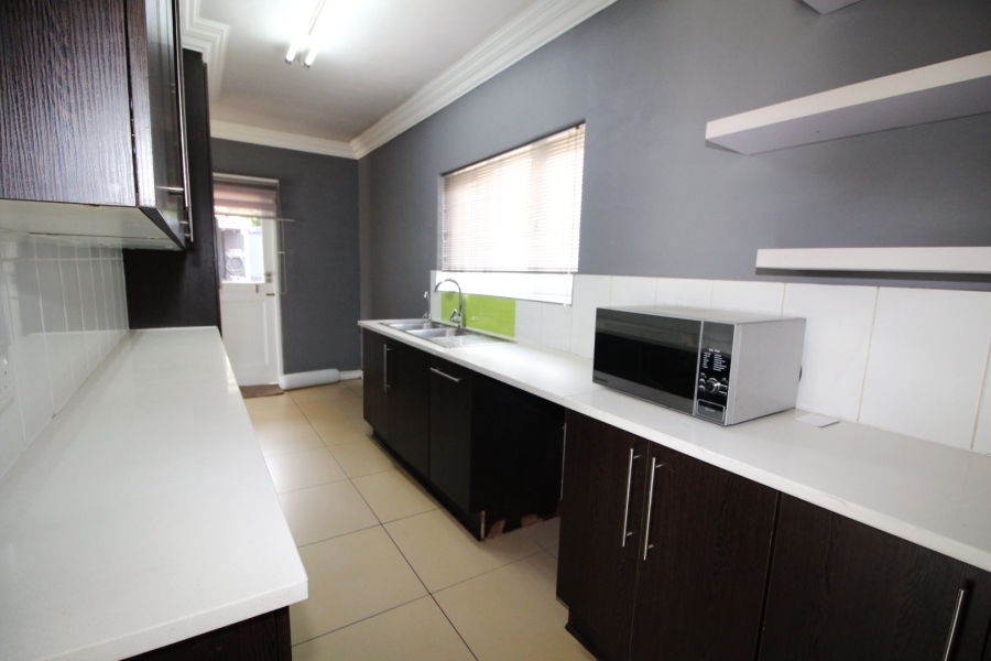 7 Bedroom Property for Sale in Raslouw Glen Gauteng