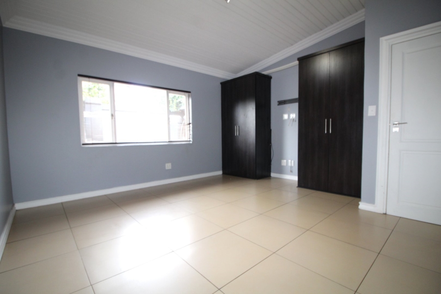 7 Bedroom Property for Sale in Raslouw Glen Gauteng