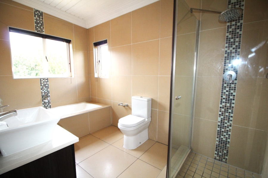 7 Bedroom Property for Sale in Raslouw Glen Gauteng