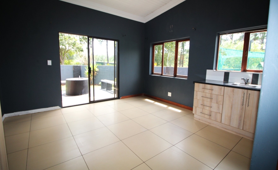 7 Bedroom Property for Sale in Raslouw Glen Gauteng